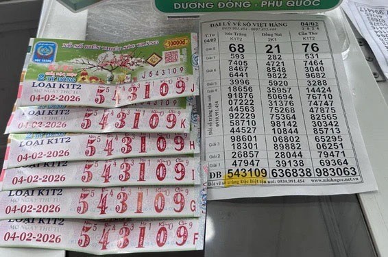 Nam shipper mua vé số ủng hộ người bán, bất ngờ đổi đời trước thềm năm mới: Tiền thưởng "khủng" cỡ nào?