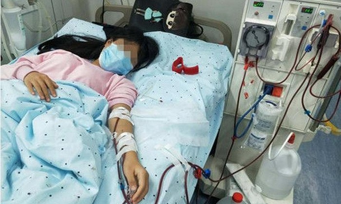 Ngày càng nhiều người còn trẻ đã phát hiện suy thận, bác sĩ tố giác: 4 kiểu uống nước "phá thận" không kém gì lười uống