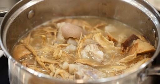 Nấu canh măng chớ bỏ qua 3 thao tác quan trọng: Măng mềm nhừ, mùi không hăng, nước canh trong