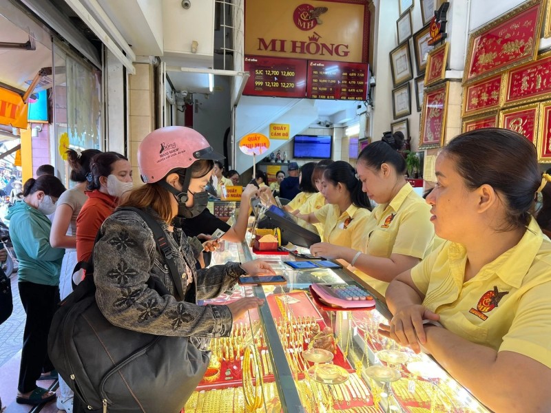 Dòng tiền đang 'chảy' mạnh vào ngân hàng