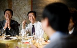 Sếp cũ mời cả nhóm đi ăn rồi đột nhiên biến mất, tôi âm thầm trả hóa đơn hơn 19 triệu đồng: Một tuần sau nhận được email không ngờ tới