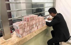 Khách yêu cầu tăng hạn mức chuyển khoản từ 19 tỷ lên 382 tỷ đồng/ngày, nghe giao dịch viên nói 1 câu liền rút toàn bộ tiền gửi tại ngân hàng