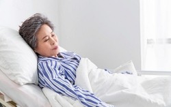 Có lương hưu 30 triệu đồng/tháng, cả đời bận rộn "làm người tốt", 68 tuổi nằm bên giường bệnh tôi hối hận: "Biết trước tôi đã không hồ đồ"