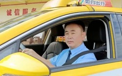 Khách đi taxi hết 46.000 đồng nhưng chuyển khoản hơn 390 triệu, tài xế nhận được tiền lập tức báo công an