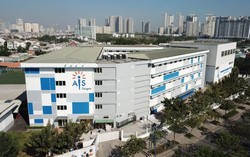 TP.HCM có 1 ngôi trường sở hữu 3 cơ sở hiện đại, sân bóng chuẩn FIFA và khu nội trú cao cấp, thu học phí gần 1 tỷ đồng/năm