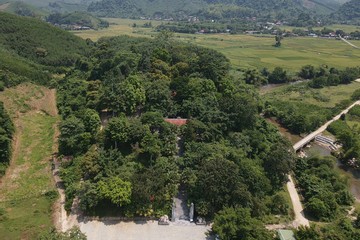 Đền cổ 600 tuổi trên núi thờ 'nàng tóc thơm' ở Nghệ An