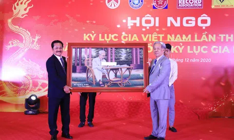 Công ty TNHH Dũng Tân được vinh danh kỷ lục: Khu sân vườn – hồ cá Koi Nhật Bản sử dụng nhiều đá bán quý nhất tại Việt Nam