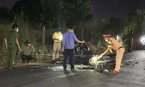 Bình Thuận: 2 xe máy vỡ nát sau cú tông đối đầu, một người tử vong