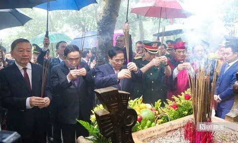 Thủ tướng Phạm Minh Chính dâng hương giỗ Tổ Hùng Vương