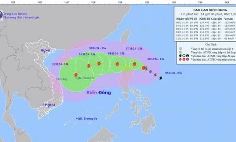 Bão Yinxing giật cấp 17 vào gần Biển Đông