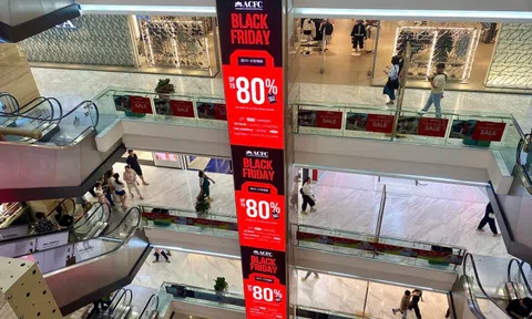 H&M, Uniqlo, Muji 'sale đậm' mùa Black Friday