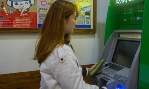 Gửi 44 triệu đồng tại cây ATM, kiểm tra lại vẫn không thấy tiền trong tài khoản: Người phụ nữ suýt mất tiền vì quên làm 1 việc