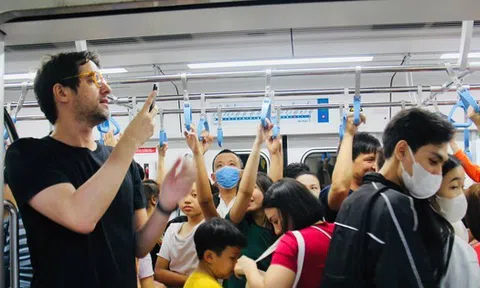 Hơn 90.000 người đi tàu metro TPHCM trong ngày Giáng sinh