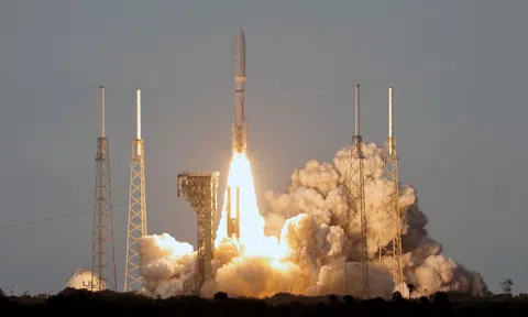 Jeff Bezos 'tuyên chiến' với Elon Musk
