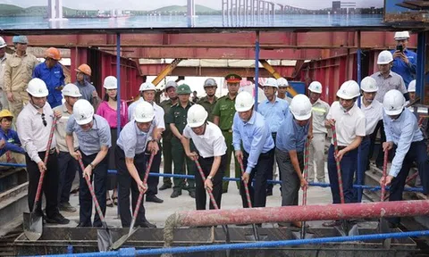 Cầu vượt cửa biển 2.400 tỷ đồng dài nhất miền Trung vừa đạt dấu mốc quan trọng