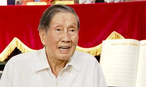'Như có Bác trong ngày đại thắng' hay 'Như có Bác Hồ trong ngày vui đại thắng'?
