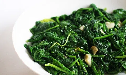 Hâm nóng 6 món này chẳng hóa ăn "thuốc độc": Đây mới là cách đúng để xử lý, vừa tiết kiệm vừa tránh hại sức khỏe!