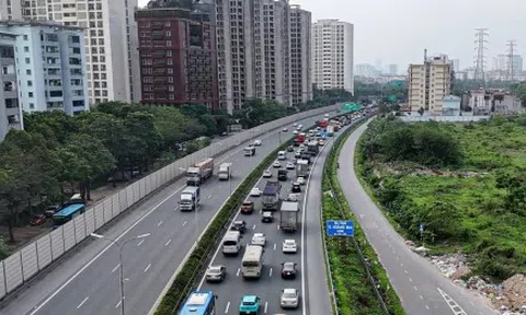 Người dân quay lại Hà Nội sớm, cao tốc Pháp Vân - Cầu Giẽ ùn ứ hơn 5km
