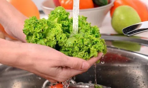 Nghiên cứu Mỹ chỉ ra cách rửa rau củ quả có thể loại bỏ thuốc trừ sâu hiệu quả: Vừa an toàn lại còn rẻ