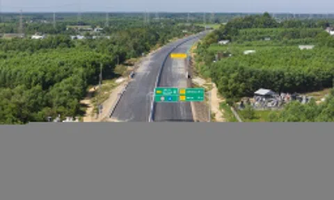30 km cao tốc Bến Lức - Long Thành thông xe tối nay
