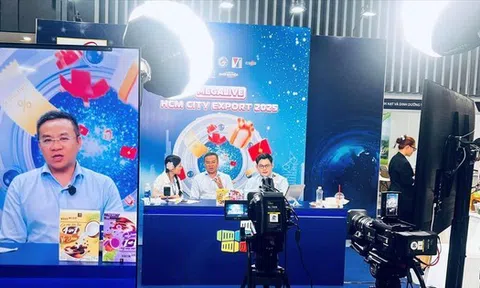 Khi ông chủ livestream bán hàng