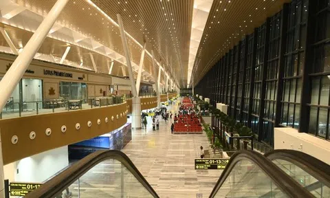 Nhà ga T3 Tân Sơn Nhất bị "dột" sau mưa lớn?