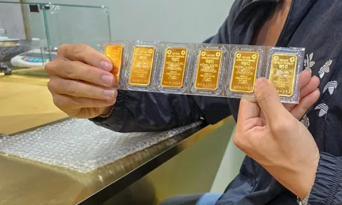 Giá vàng tăng vọt trở lại, vàng miếng chạm mốc 122 triệu/lượng