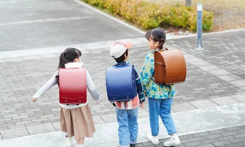 Tại sao các gia đình Nhật Bản chi hàng chục triệu đồng để mua chiếc cặp này cho con, dù vẻ ngoài "thô kệch"?
