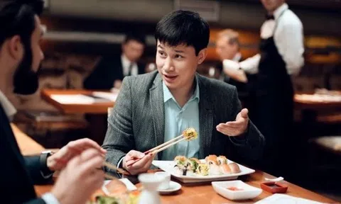 Được bạn mời đi ăn nhưng không được gọi món, nhà văn Trung Quốc thất vọng nhìn thấu lòng người: Tính cách lộ rõ trên bàn ăn, nếu dính điều cuối cùng, hãy tránh xa lập tức