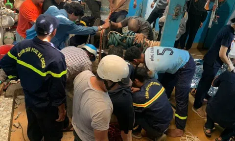 Cứu 2 cha con rơi xuống giếng sâu hơn 30m trong nhà: Gần 2 giờ đấu tranh với "tử thần"