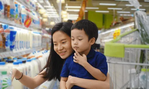 "Mẹ ơi, con ăn một quả nho nhé?": Người mẹ trả lời, tự cho mình thông minh, không ngờ ảnh hưởng cả đời con