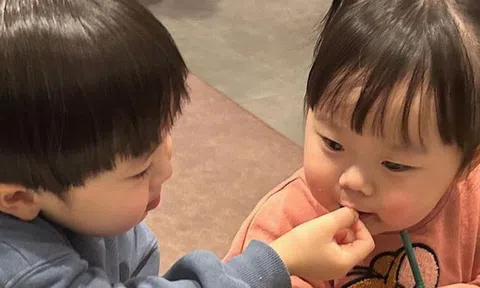 Khi nhà có thêm em nhỏ, người lớn tuyệt đối tránh nói với con lớn 7 câu "đại kỵ" này