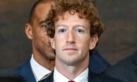 Mark Zuckerberg vượt Jeff Bezos