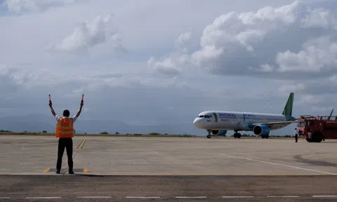 Một sân bay Việt Nam xuất hiện nứt nẻ trên đường băng