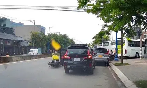 Tài xế ô tô mở cửa xe gây tai nạn, còn đòi nạn nhân bồi thường 3 triệu đồng