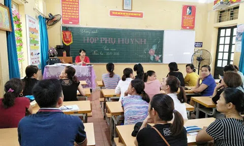 Nhìn cách cha mẹ đi họp phụ huynh là đoán được tương lai một đứa trẻ: Có 3 điểm khác biệt ở những bậc cha mẹ thông minh!