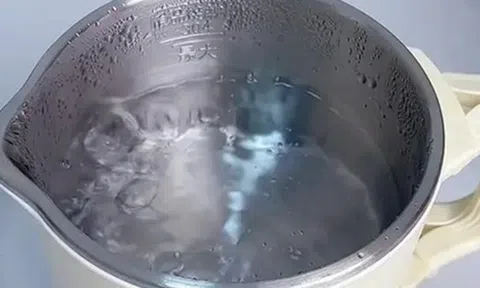 Một người đun nước, cả nhà mắc ung thư? 3 thói quen đun nước "đầu độc" cả gia đình nhiều người không hay biết