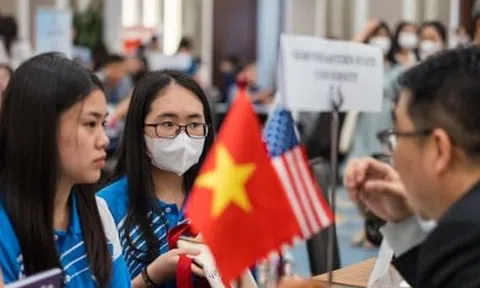 Mỹ dừng cấp mới visa du học, nhiều học sinh Việt 'như chim vỡ tổ'