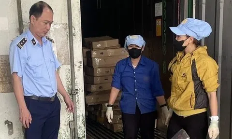 Thu giữ 370 kg chân gà đông lạnh, không rõ nguồn gốc xuất xứ