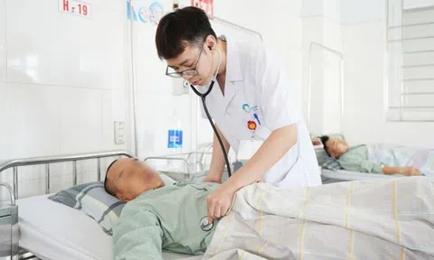 Chạy marathon, 2 người đàn ông nhập viện cấp cứu