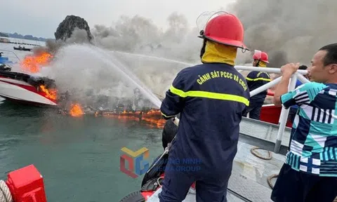 Cháy tàu cao tốc tuyến Vân Đồn - Quan Lạn, 5 thuyền viên nhảy xuống biển