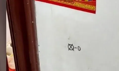 Chủ nhà sốc khi giải mã ký hiệu lũ trộm đánh dấu ở cửa: ‘Nghèo không có gì lấy'
