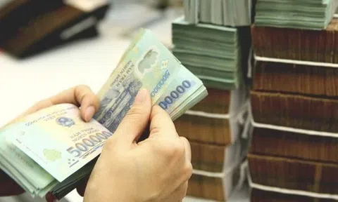 Vợ chồng trung niên ở Hà Nam gấp gáp chuyển 285 triệu vào một tài khoản lạ, ngân hàng lập tức cảnh báo