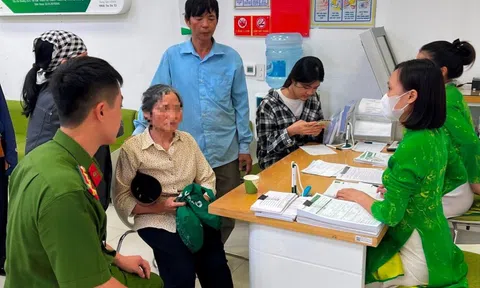 Cụ bà đến ngân hàng Vietcombank nhờ chuyển khoản 150 triệu đồng: Nhân viên nhìn 1 dấu hiệu, lập tức báo công an