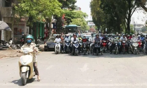 CSGT cảnh báo: 1 kiểu dừng đèn đỏ có thể bị phạt đến 6 triệu đồng
