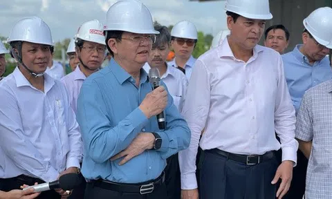 Phó Thủ tướng Mai Văn Chính khảo sát dự án đường Vành đai 3 - TP HCM