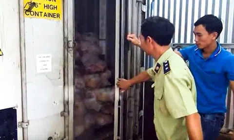 Tạm giữ 1,2 tấn gà tươi và gà ủ muối không rõ nguồn gốc ở Đồng Nai