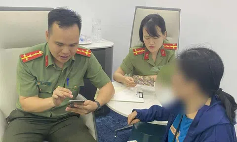 Cụ bà mang 763 triệu tiền tiết kiệm đến trụ sở MBBank để chuyển khoản cho con rể mua nhà: Giao dịch viên dừng thủ tục, lập tức báo công an