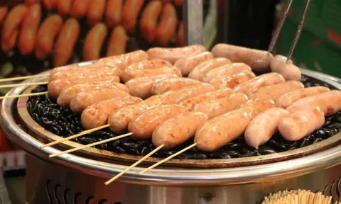 Nhận biết thịt lợn bẩn núp bóng giò chả, xúc xích: Coi chừng rước độc vào người