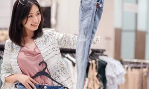 Thiếu nữ 17 tuổi được phát hiện u ác tính 2,4kg nhờ thử đồ ở shop quần áo